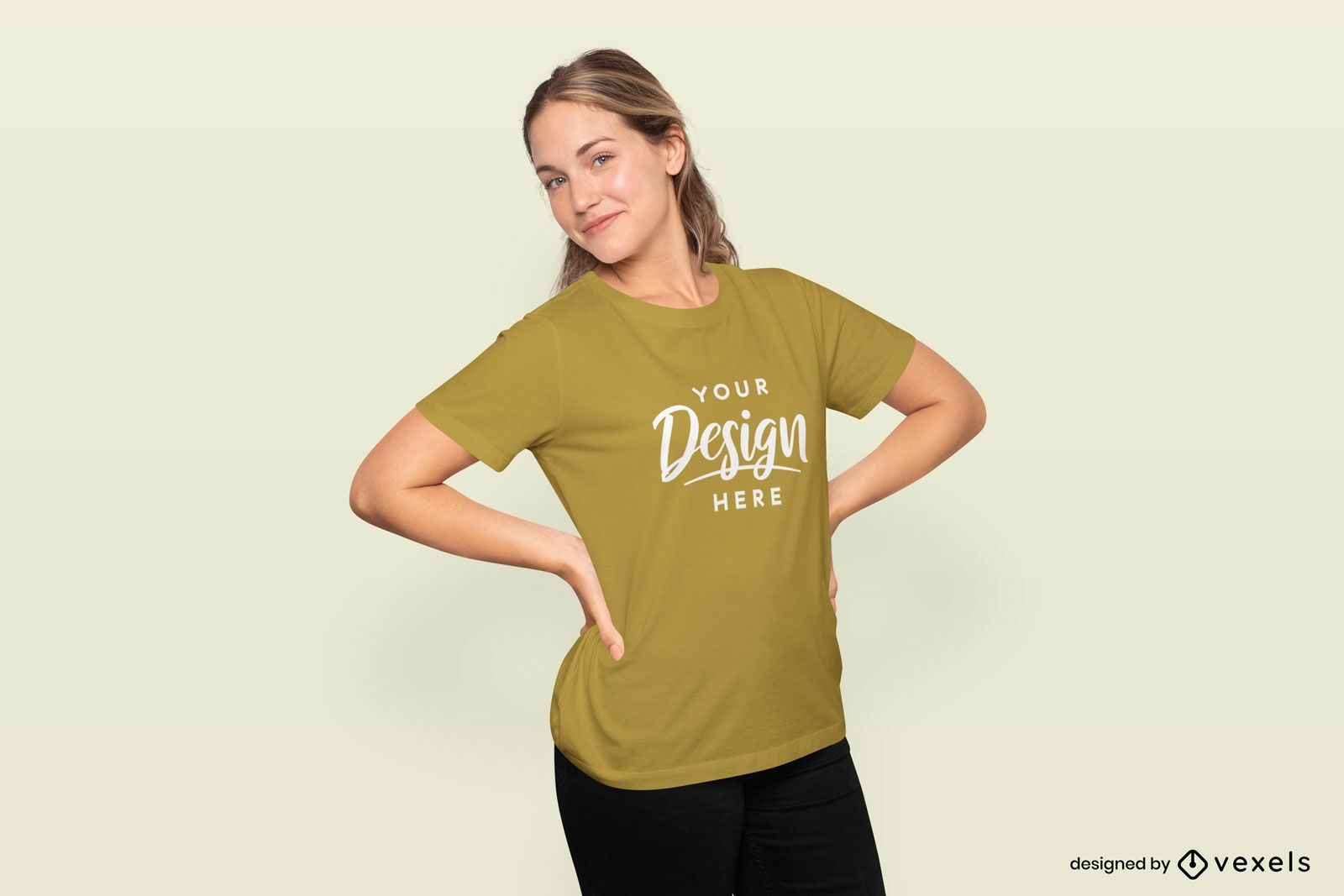Modelo Editável PSD De Mulher Com As Mãos Na Maquete De Camiseta