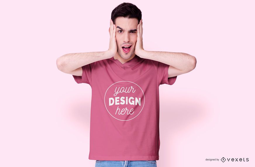 Cara vestindo uma maquete de camiseta rosa Cara vestindo uma maquete de camiseta rosa