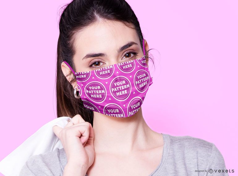 Mujer con maqueta de mascarilla Mujer con maqueta de mascarilla