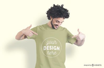 Homem apontando maquete de camiseta Homem apontando maquete de camiseta