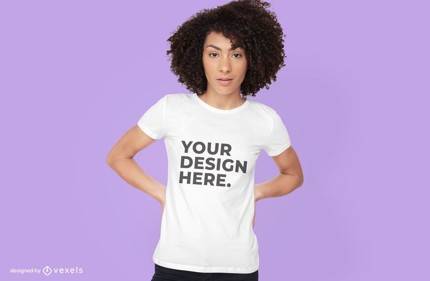 Mujer con maqueta de camiseta Mujer con maqueta de camiseta