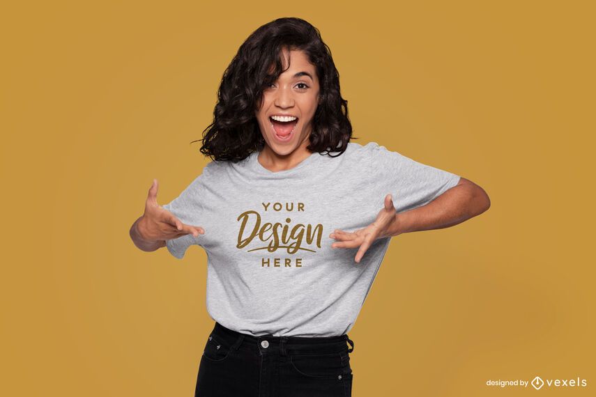 Maqueta de camiseta modelo emocionada Maqueta de camiseta modelo emocionada