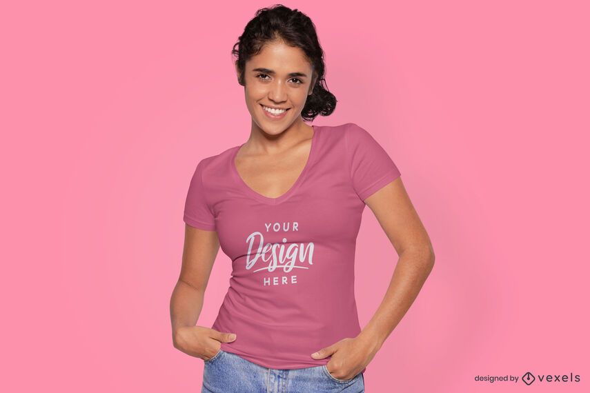 Modelo feminino com maquete de camiseta justa Modelo feminino com maquete de camiseta justa