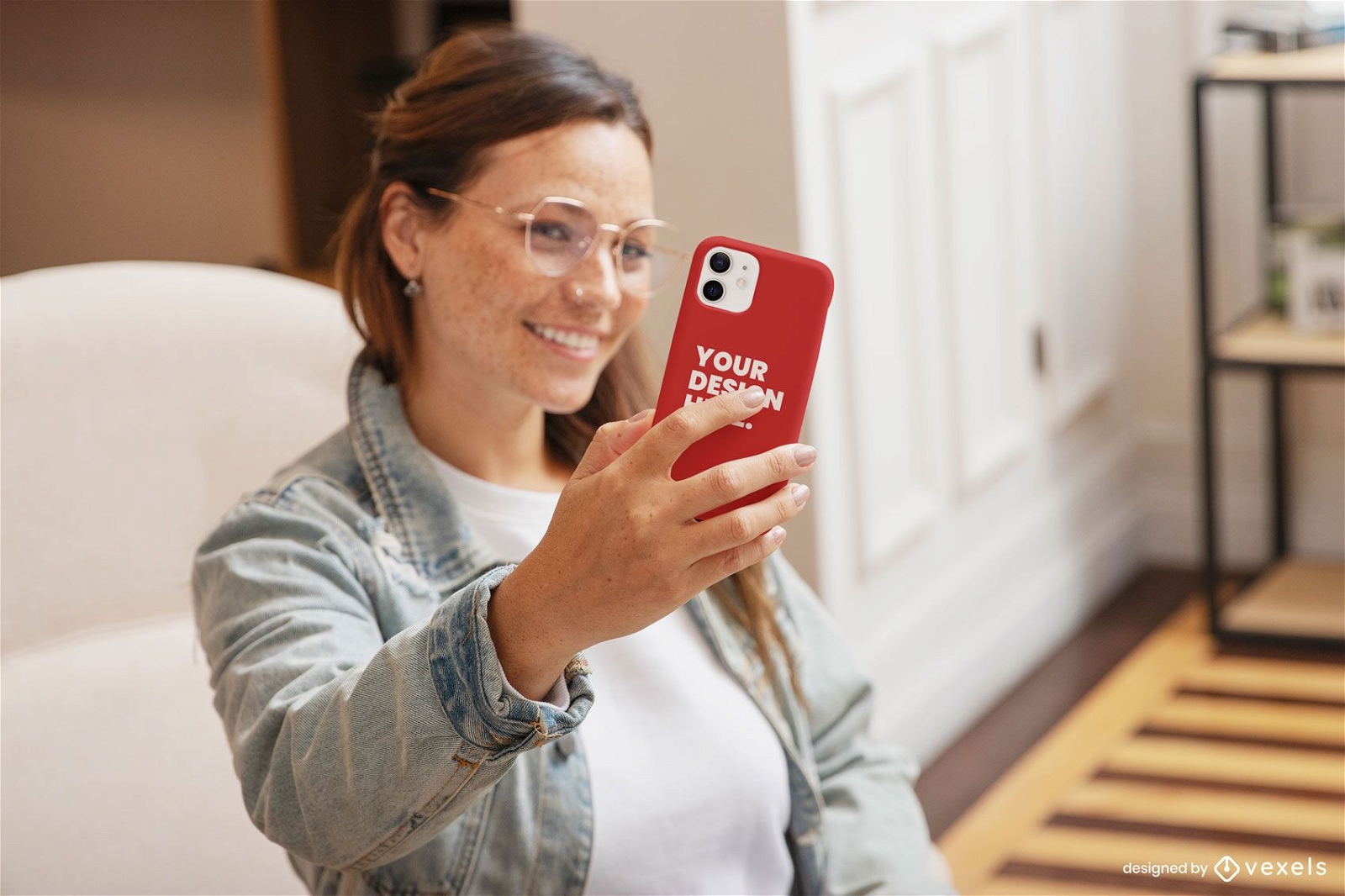 Maquete de capa de telefone de selfie para sala de estar