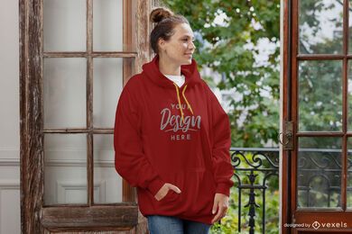 Frau gegen Fenster Hoodie Modell