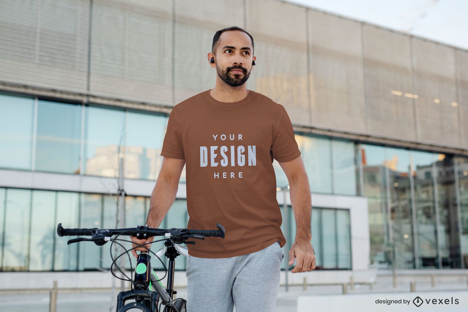 Maquete de camiseta de modelo masculino para exercícios