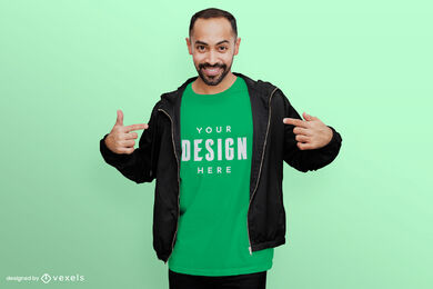Macho com fundo verde de maquete de camiseta com capuz