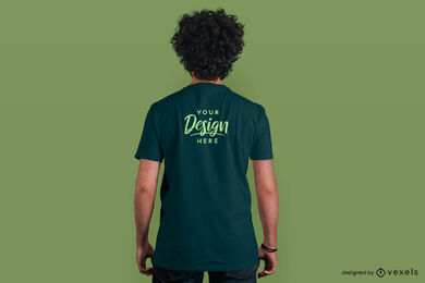 Grünes T-Shirt Mannmodell mit grünem Hintergrund