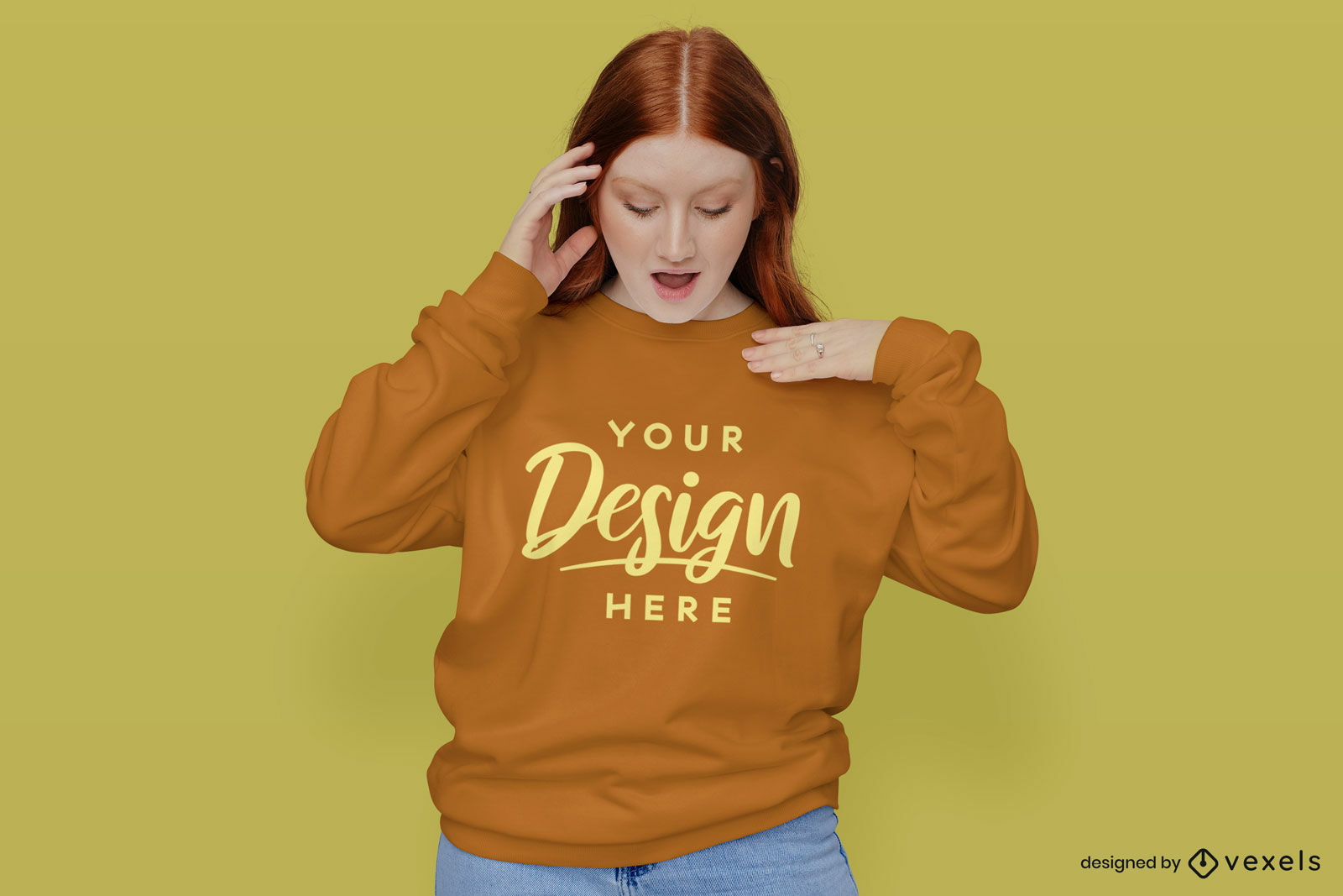 Mädchen im orangefarbenen Sweatshirt mit gelbem Hintergrundmodell