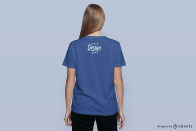Frau, die nach hinten T-Shirt-Modell steht