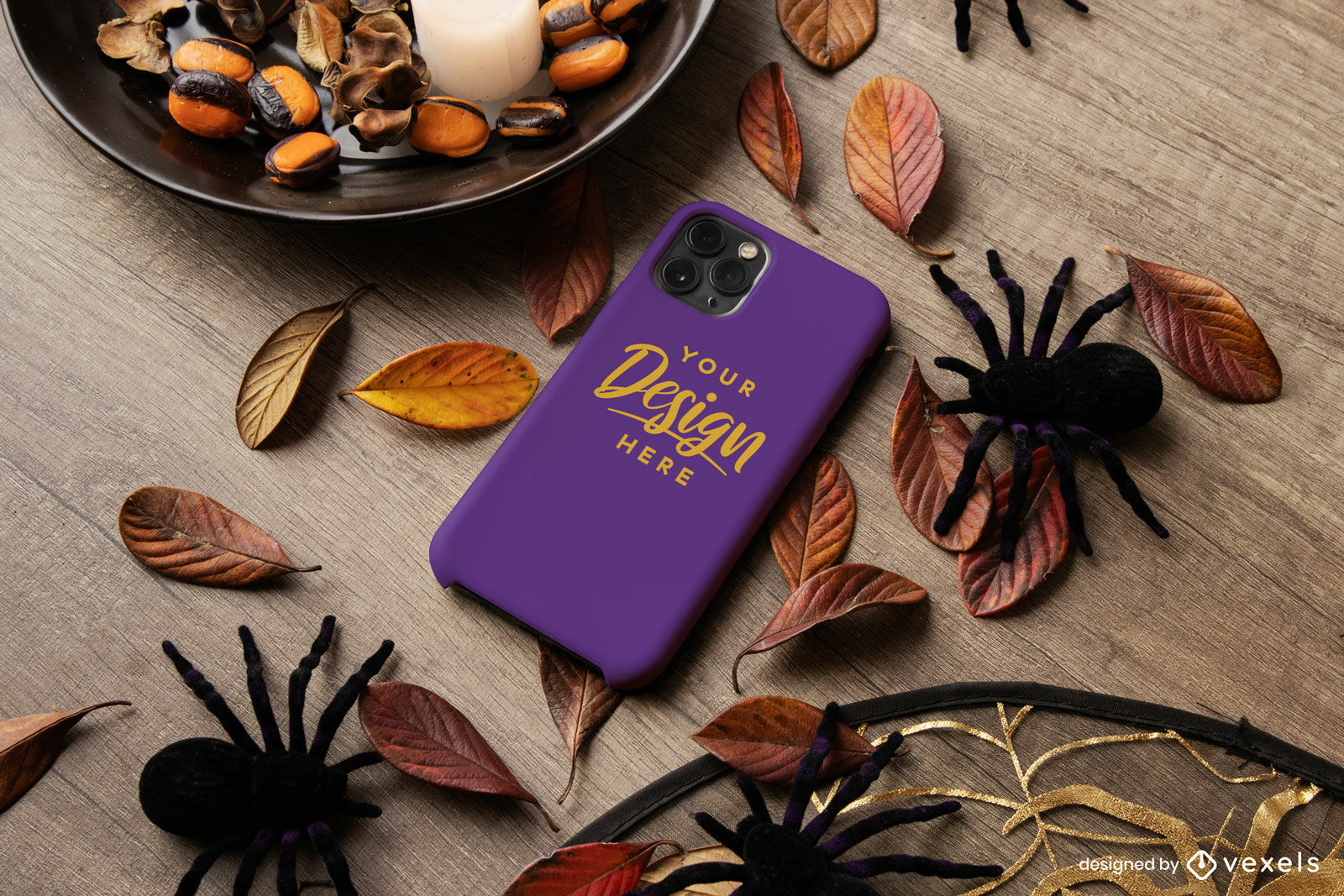 Estuche de teléfono morado en maqueta de composición de halloween