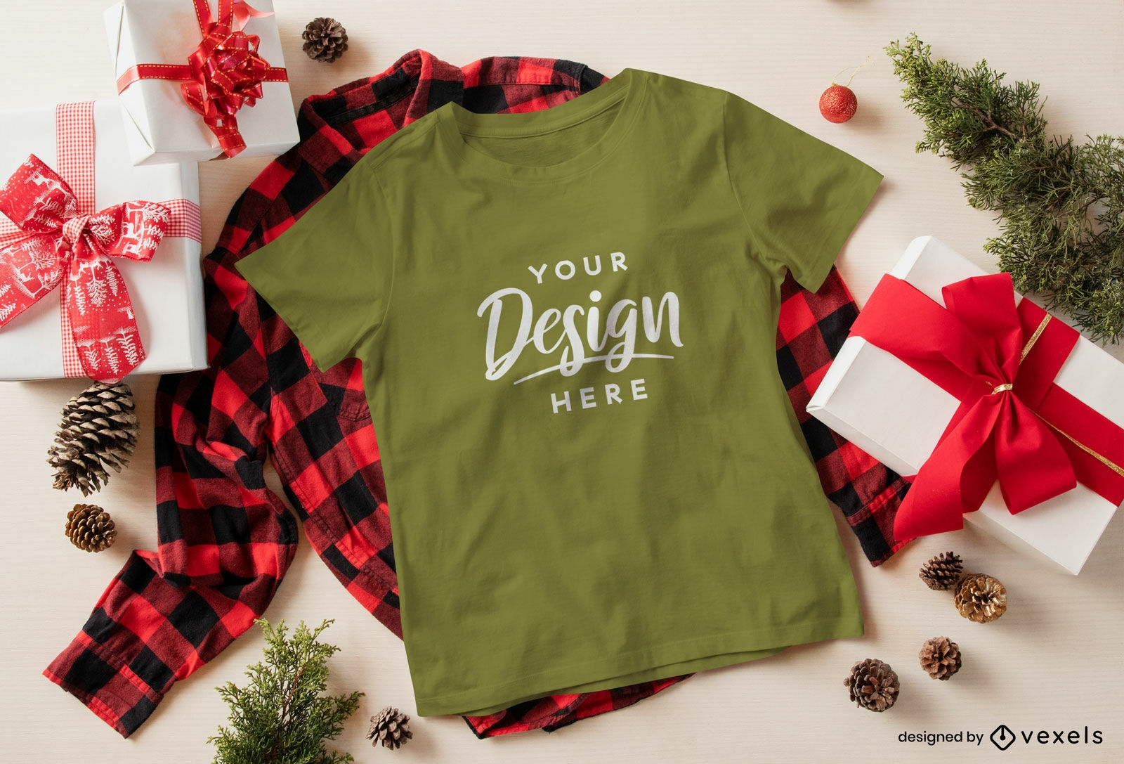 Weihnachtsgrünes T-Shirt-Modell über Hemd