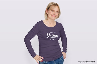 Mujer en maqueta de fondo plano de camiseta de manga larga púrpura