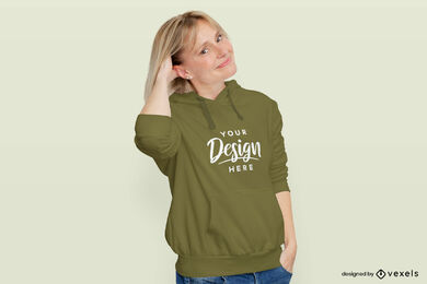 Mujer en sudadera con capucha color musgo en maqueta de fondo plano