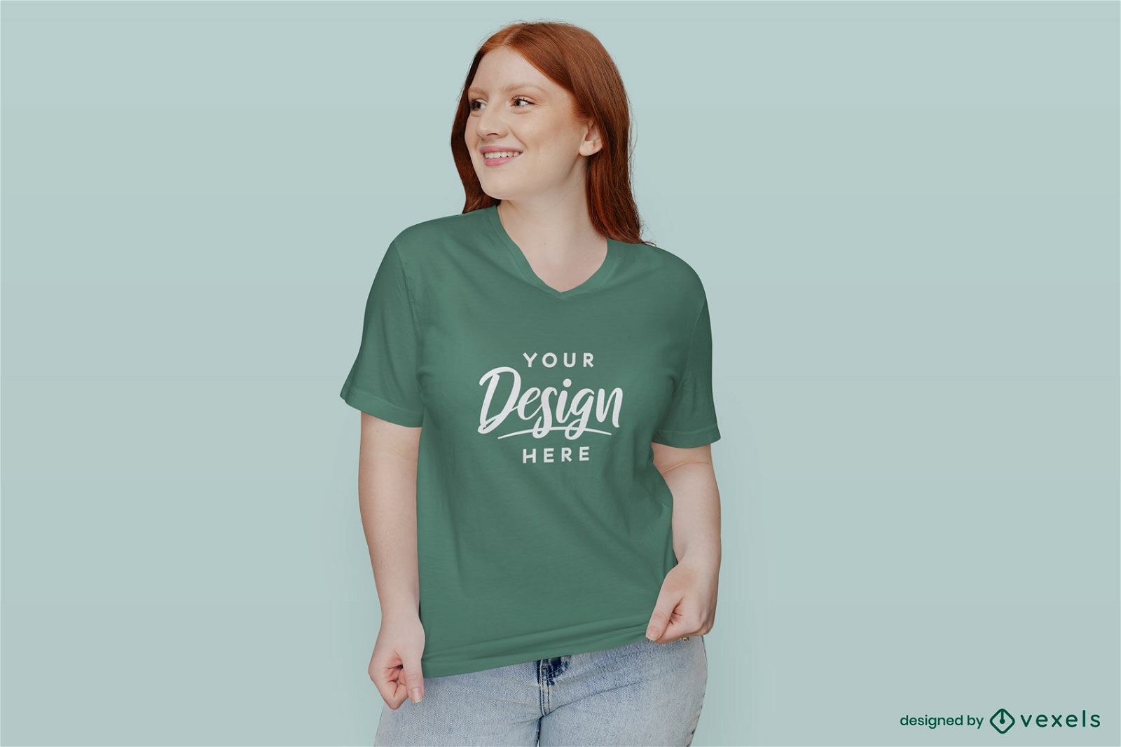 Frau im grünen T-Shirt-Modell mit flachem Hintergrund