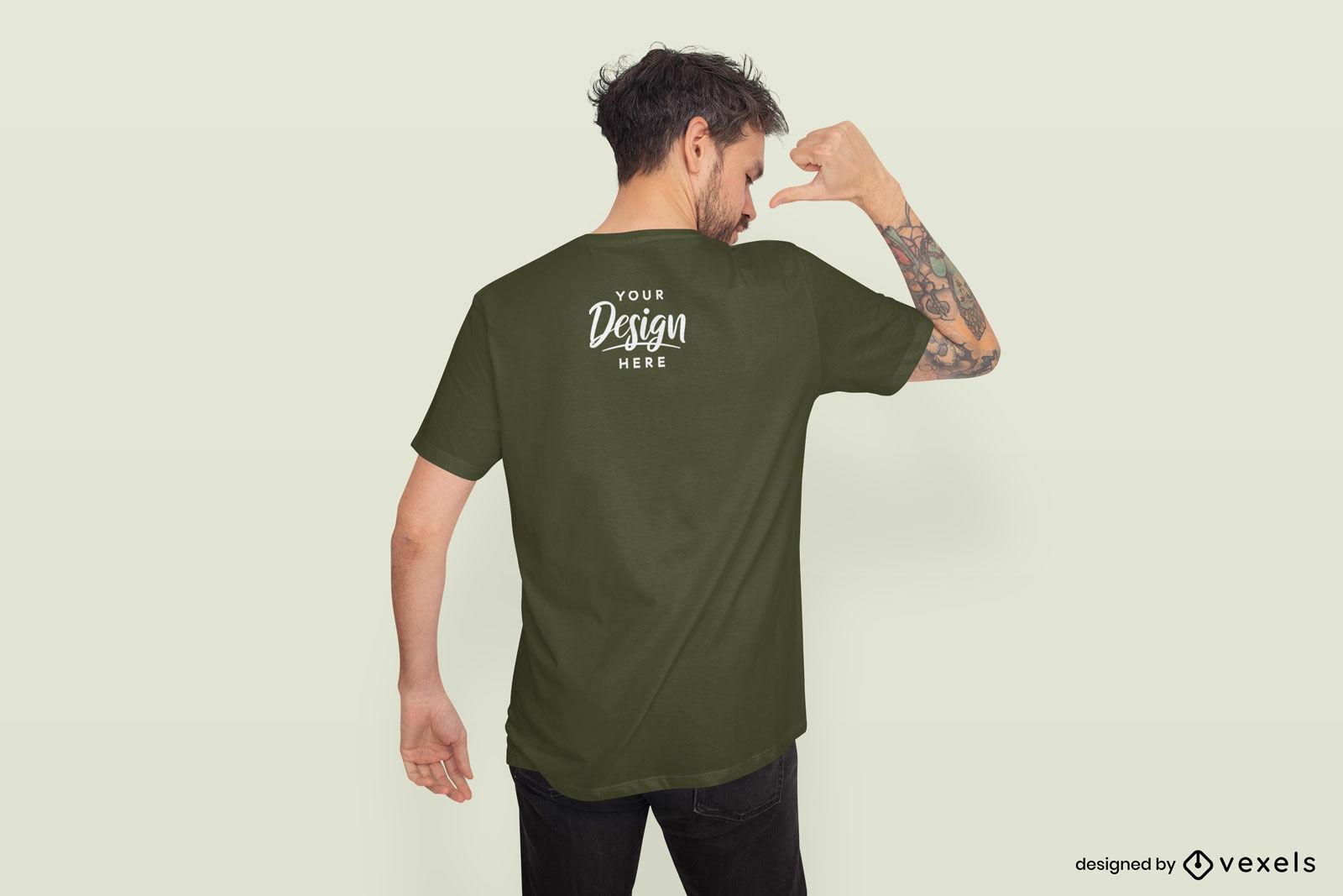 Maquete de camiseta de fundo sólido de homem para trás