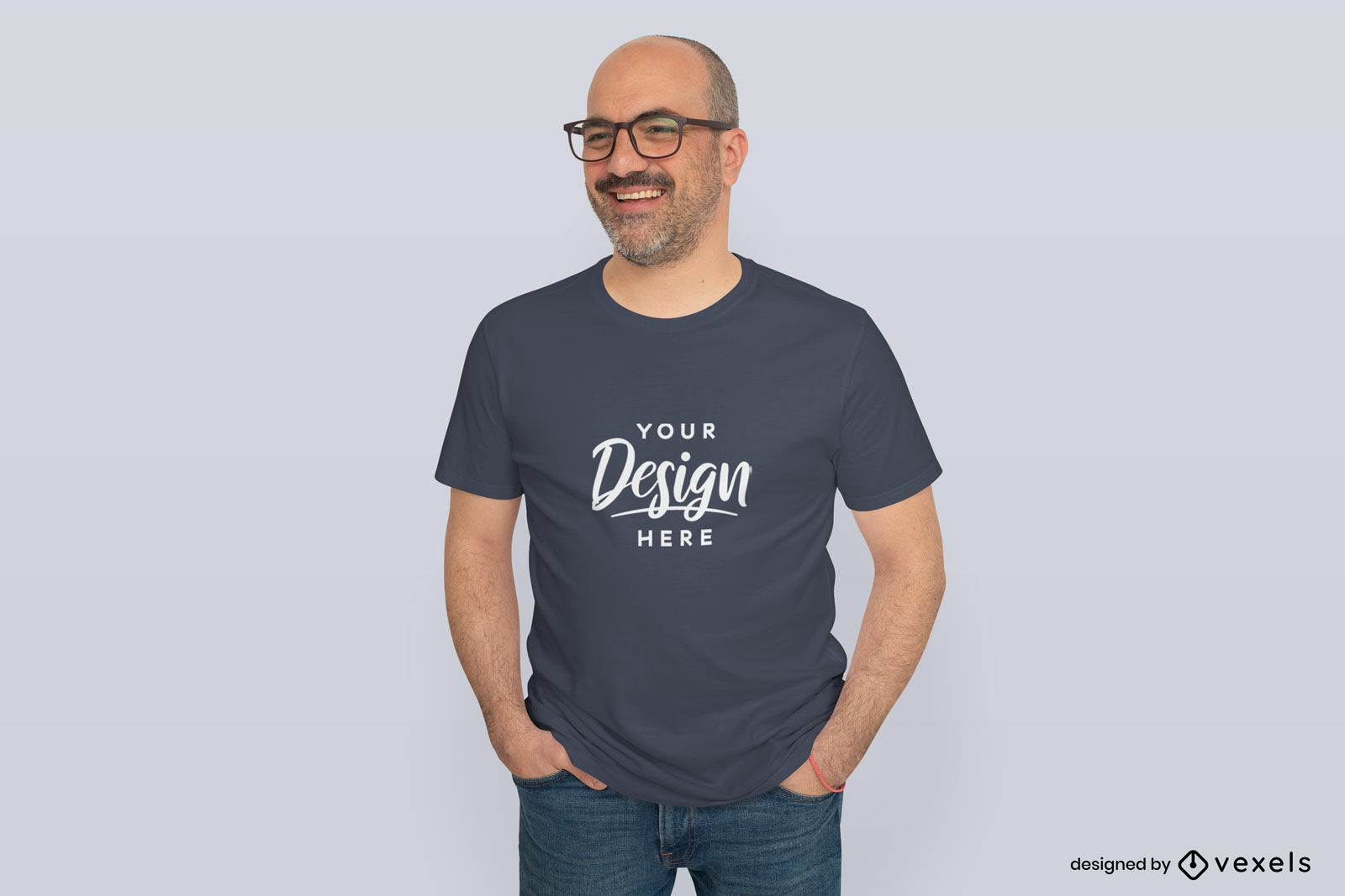 Mann mit den Händen in den Taschen T-Shirt-Modell