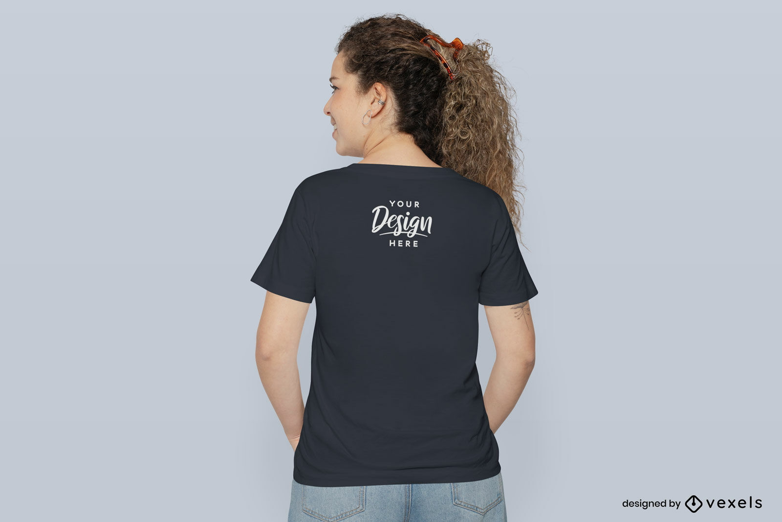 Maquete de camiseta feminina grávida com as costas