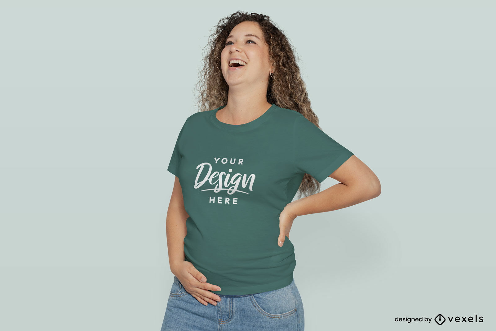 Maquete de camiseta rindo de mulher grávida