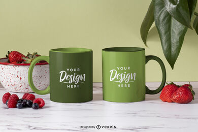 Frutas de morango na maquete de caneca de mesa de mármore