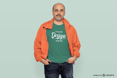 Mann in orangefarbenem Pullover und T-Shirt-Attrappe