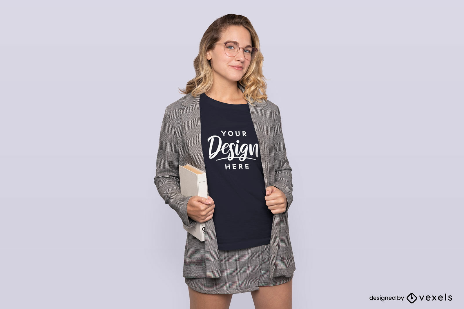 Maquete de camiseta de modelo de look de escritório