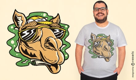 Design de camiseta de camelo fumando maconha
