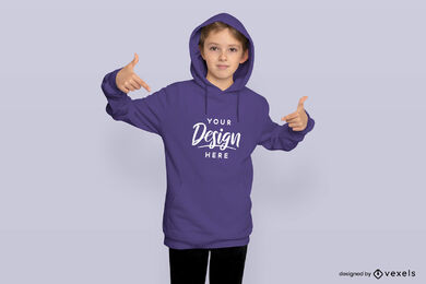 Niño posando con maqueta de sudadera con capucha