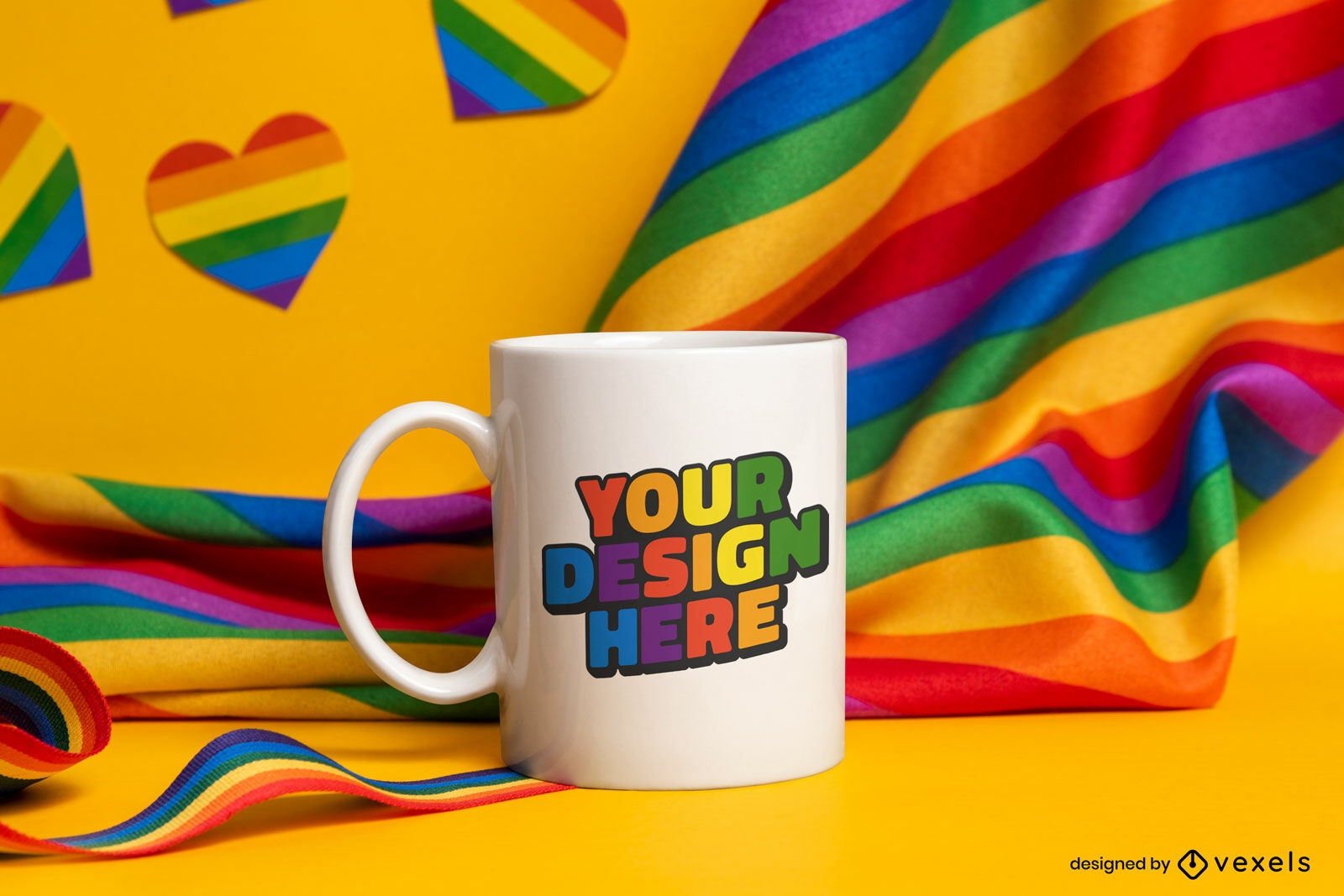 Maqueta de taza y bandera del orgullo del color del arco iris