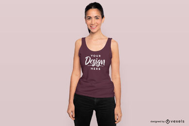 Mulher morena rabo de cavalo com maquete de camiseta regata