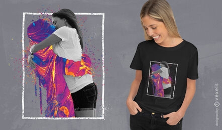 Casal se beijando com t-shirt de salpicos de tinta psd