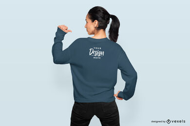 Frau mit Pferdeschwanz und Sweatshirt-Attrappe