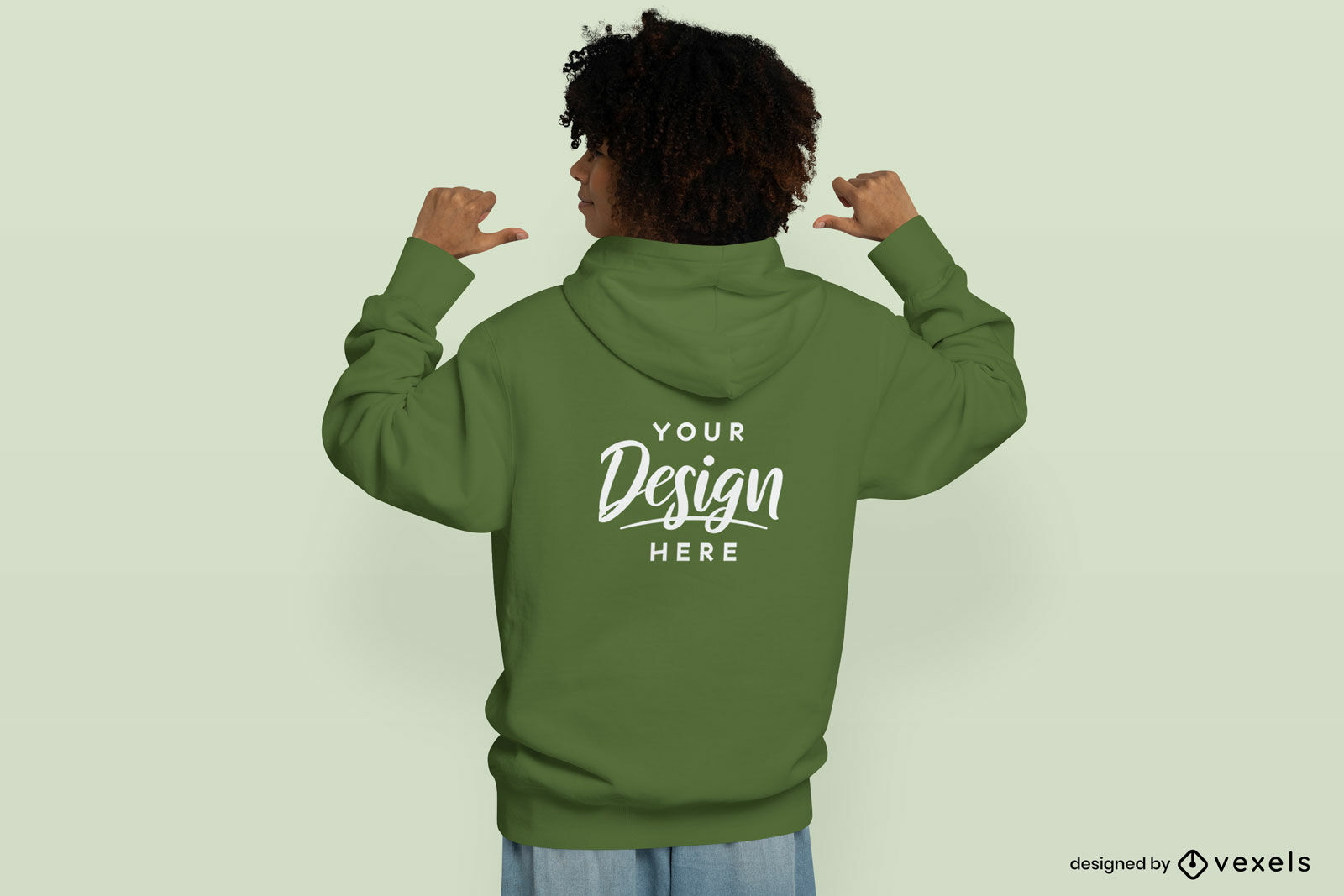 Afroamerikanerin im grünen Hoodie-Modell