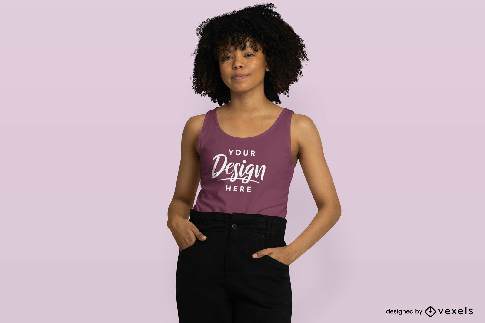 Mujer afroamericana en maqueta de camiseta sin mangas
