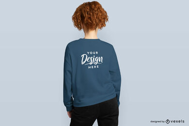 Modelo de mujer pelirroja en maqueta de sudadera