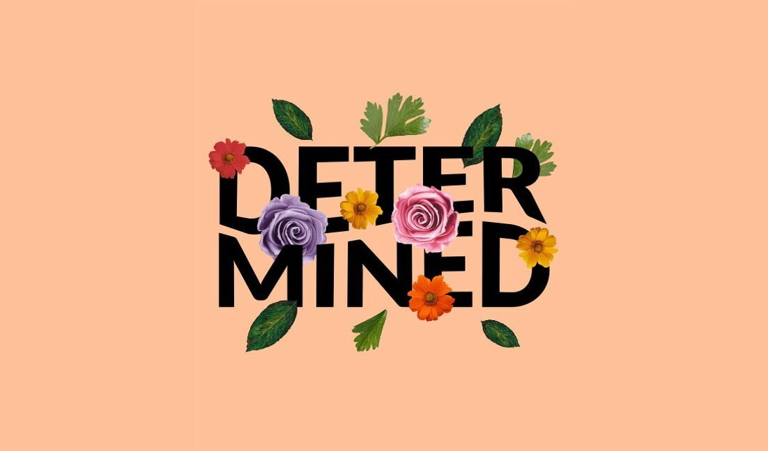 Modelo de design para camiseta Arte tipográfica com determinação floral