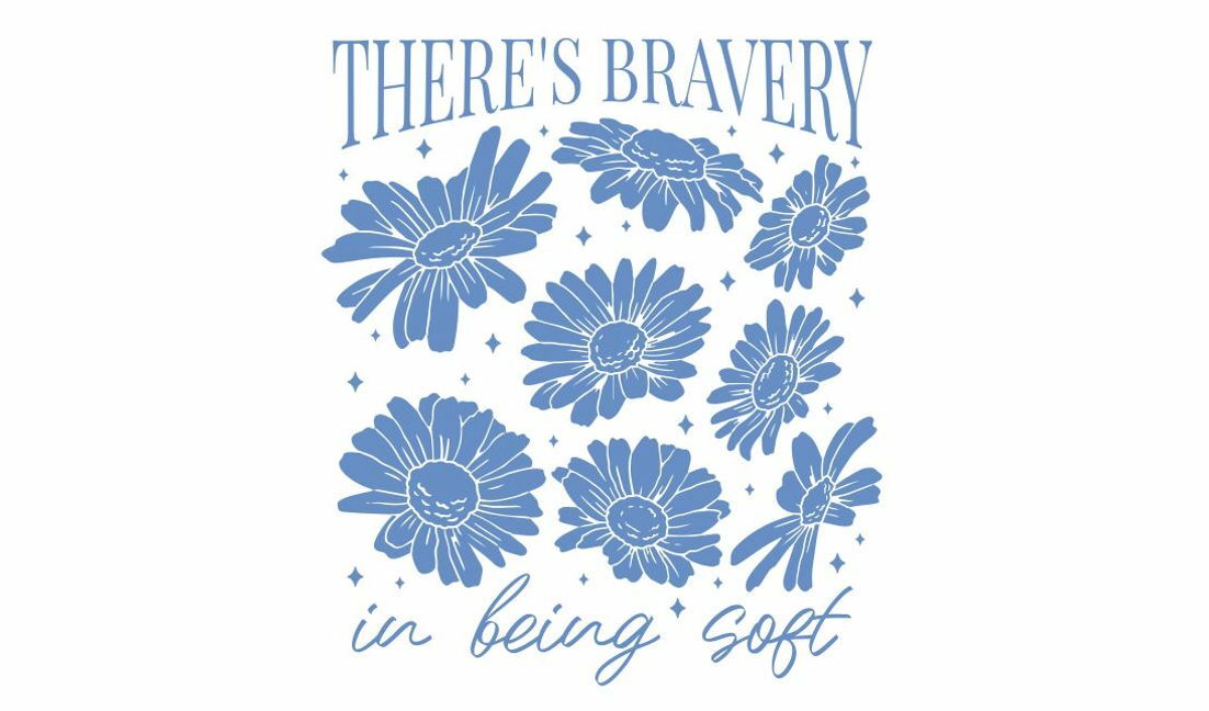 Modelo de design para camiseta Design de flores inspirador com citação de coragem