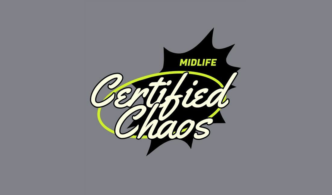 Modelo de design para camiseta Design de citação divertida sobre o caos da meia-idade