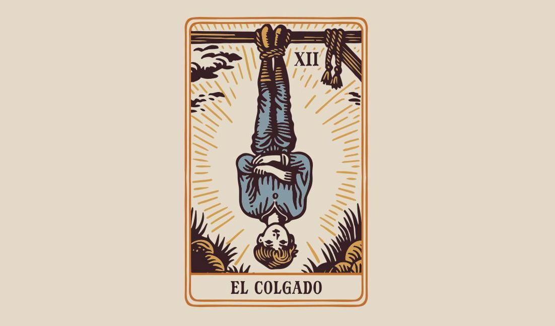 Plantilla de diseño para camiseta Diseño simbólico de la carta del tarot con el colgado.
