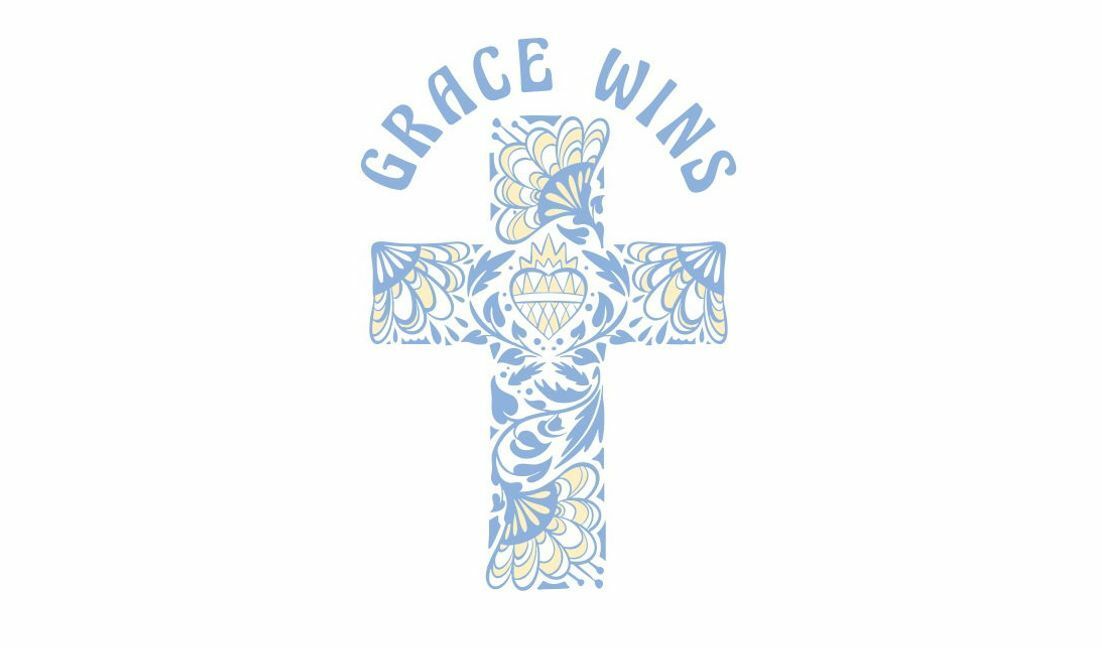 Plantilla de diseño para camiseta Diseño de cruz floral intrincado con mensaje "La gracia gana"