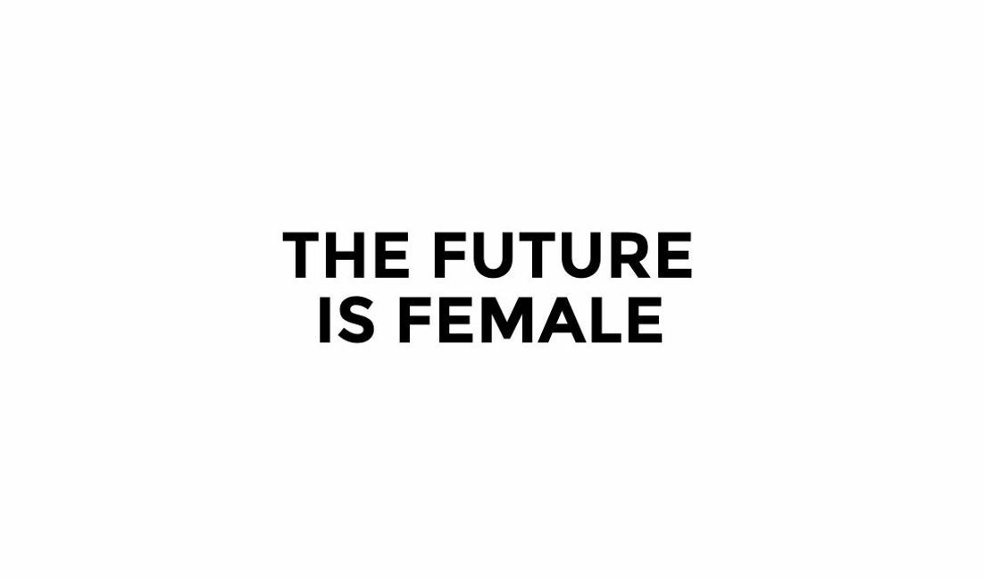 Modelo de design para camiseta Design de citações feministas empoderadoras