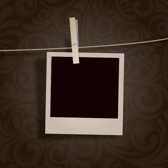Polaroid en blanco foto colgando Polaroid en blanco foto colgando